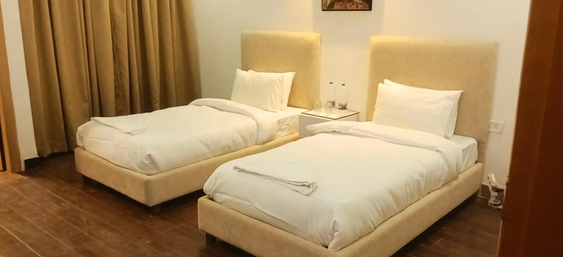 Hotel Elite Sector 45 I Gurgaon Central I Couple Friendly 3*,  India