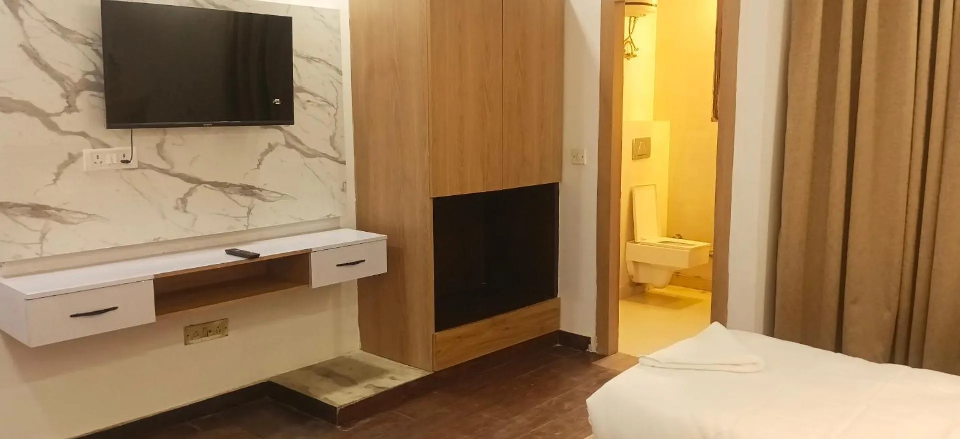 Hotel Elite Sector 45 I Gurgaon Central I Couple Friendly