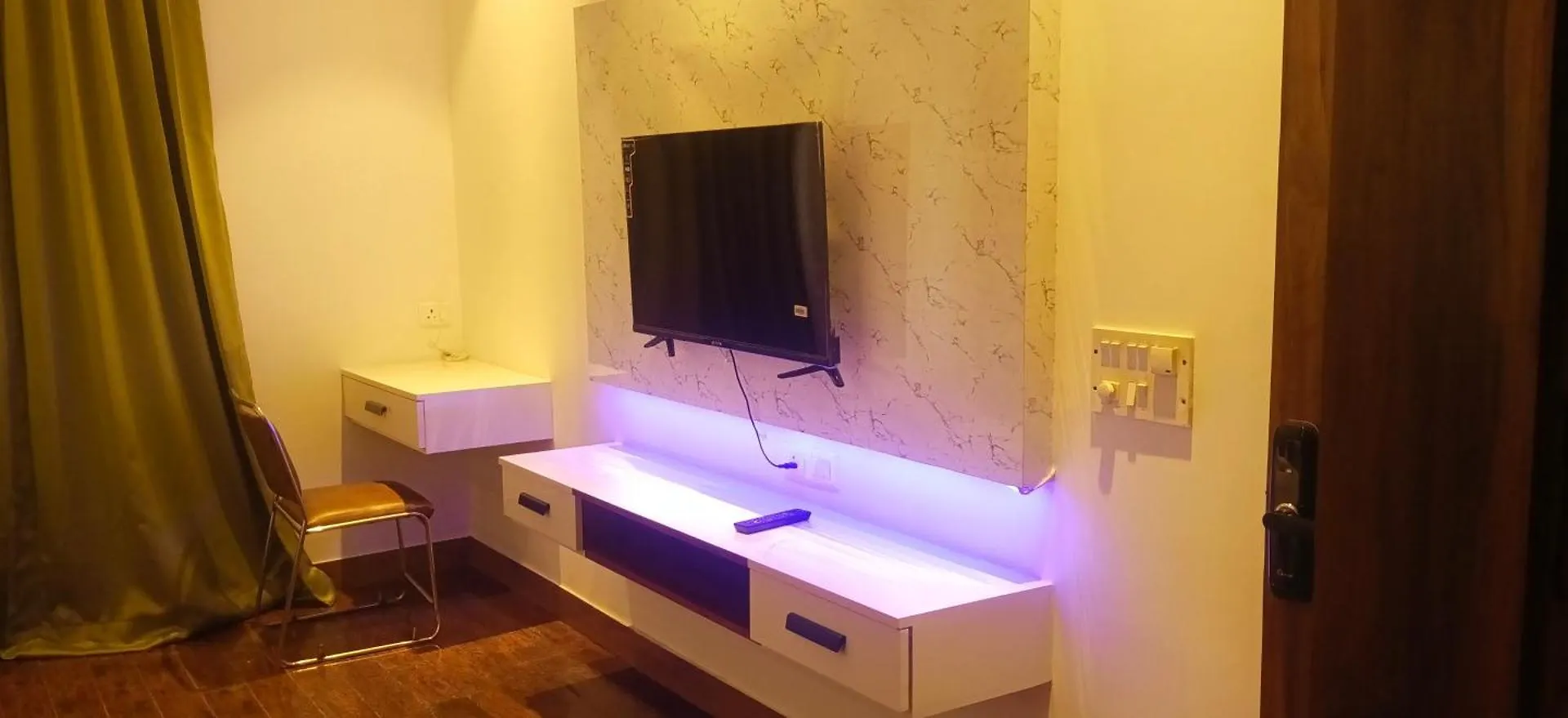 Hotel Elite Sector 45 I Gurgaon Central I Couple Friendly