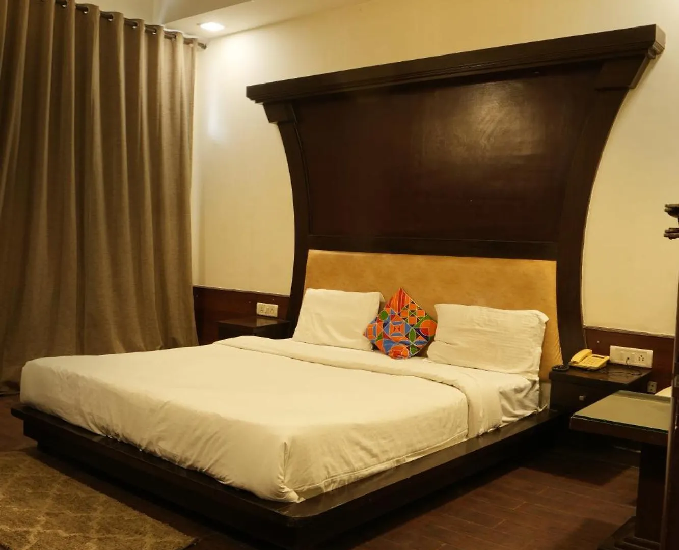 Hotel Elite Sector 45 I Gurgaon Central I Couple Friendly 3*,  India