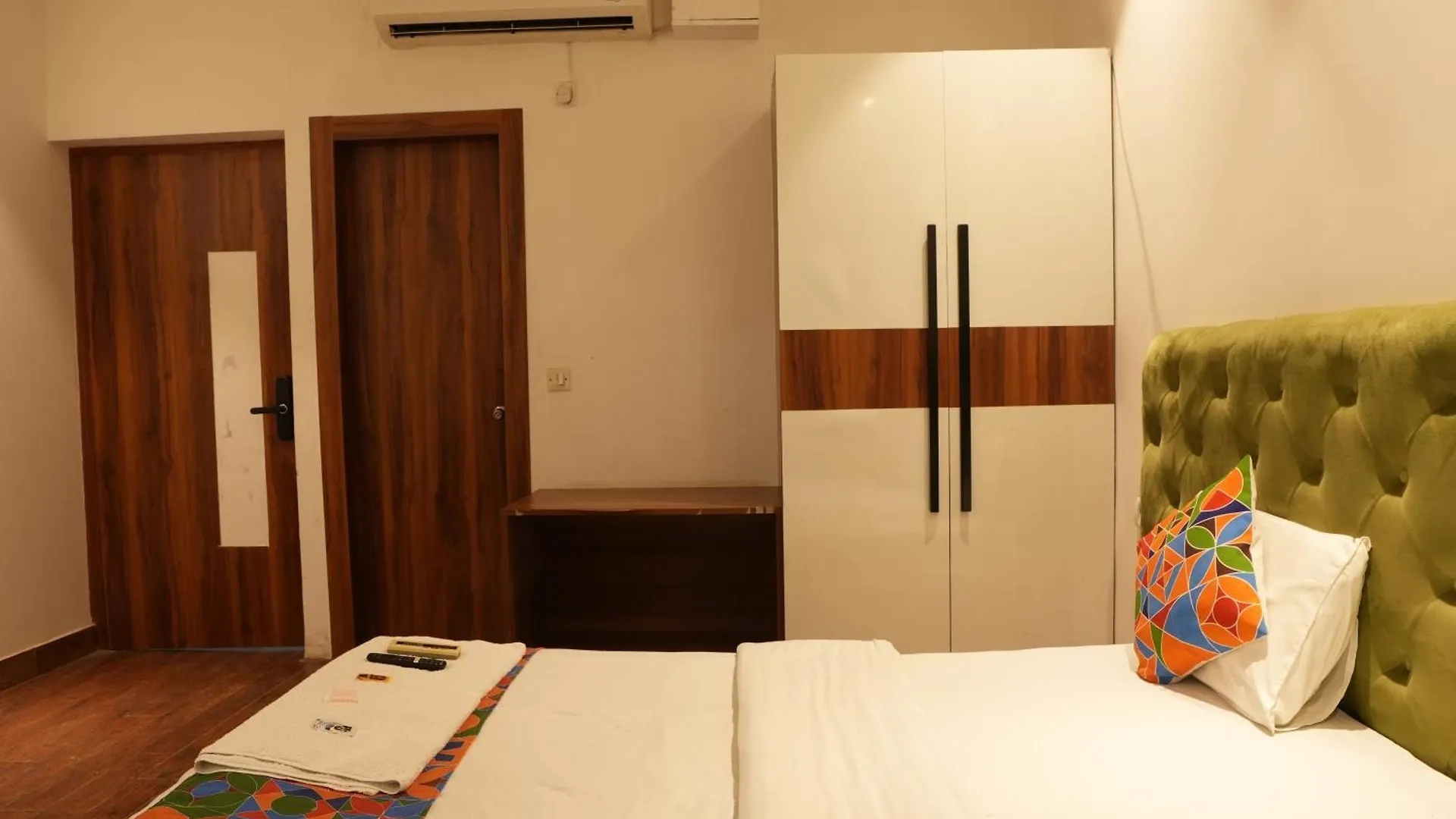 Hotel Elite Sector 45 I Gurgaon Central I Couple Friendly 3*,  India