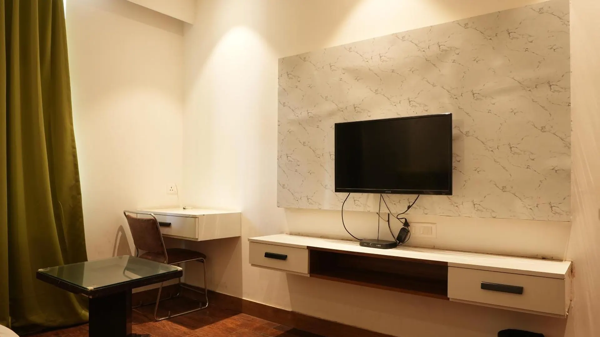 Hotel Elite Sector 45 I Gurgaon Central I Couple Friendly